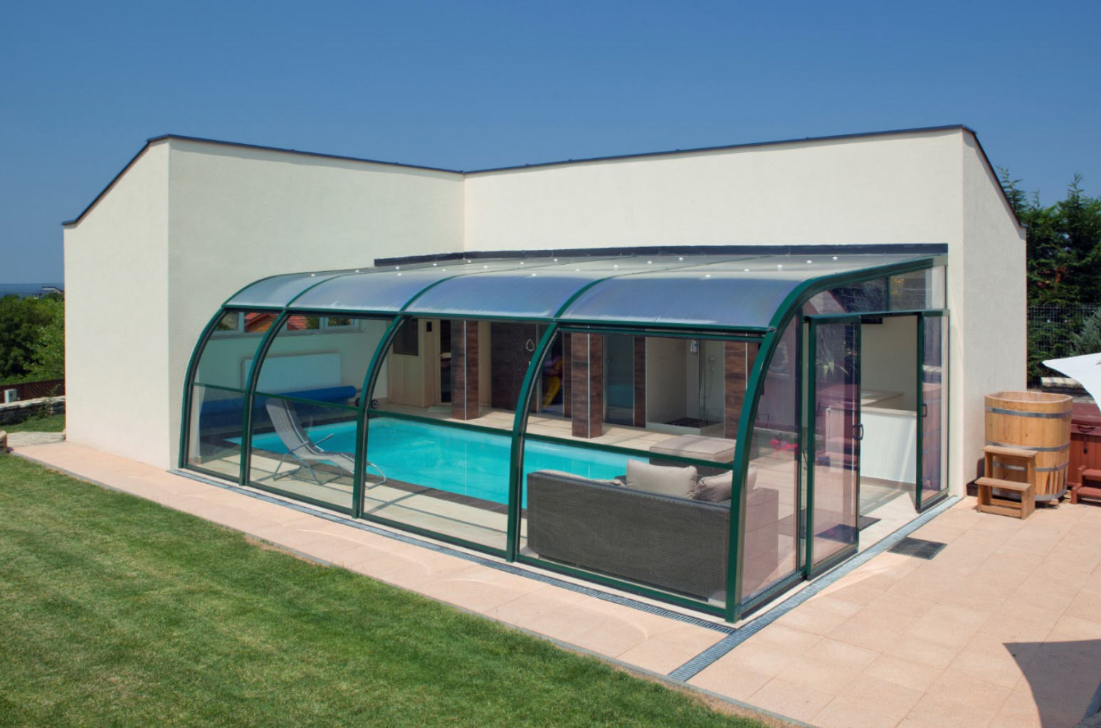 Galaxy-Fixed-End-On-Pool-Enclosure-02