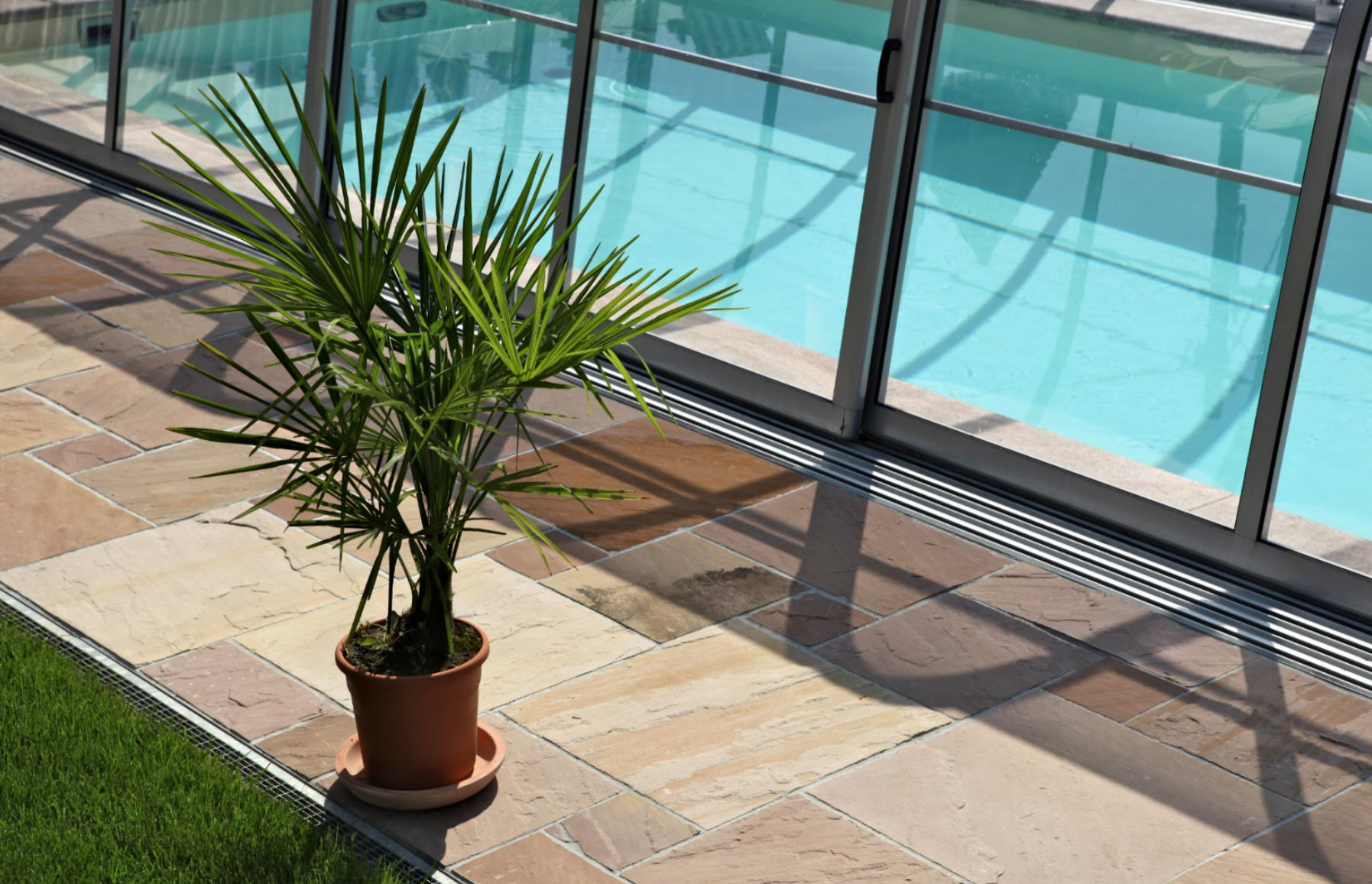Galaxy-High-Telescopic-Pool-Enclosure-05