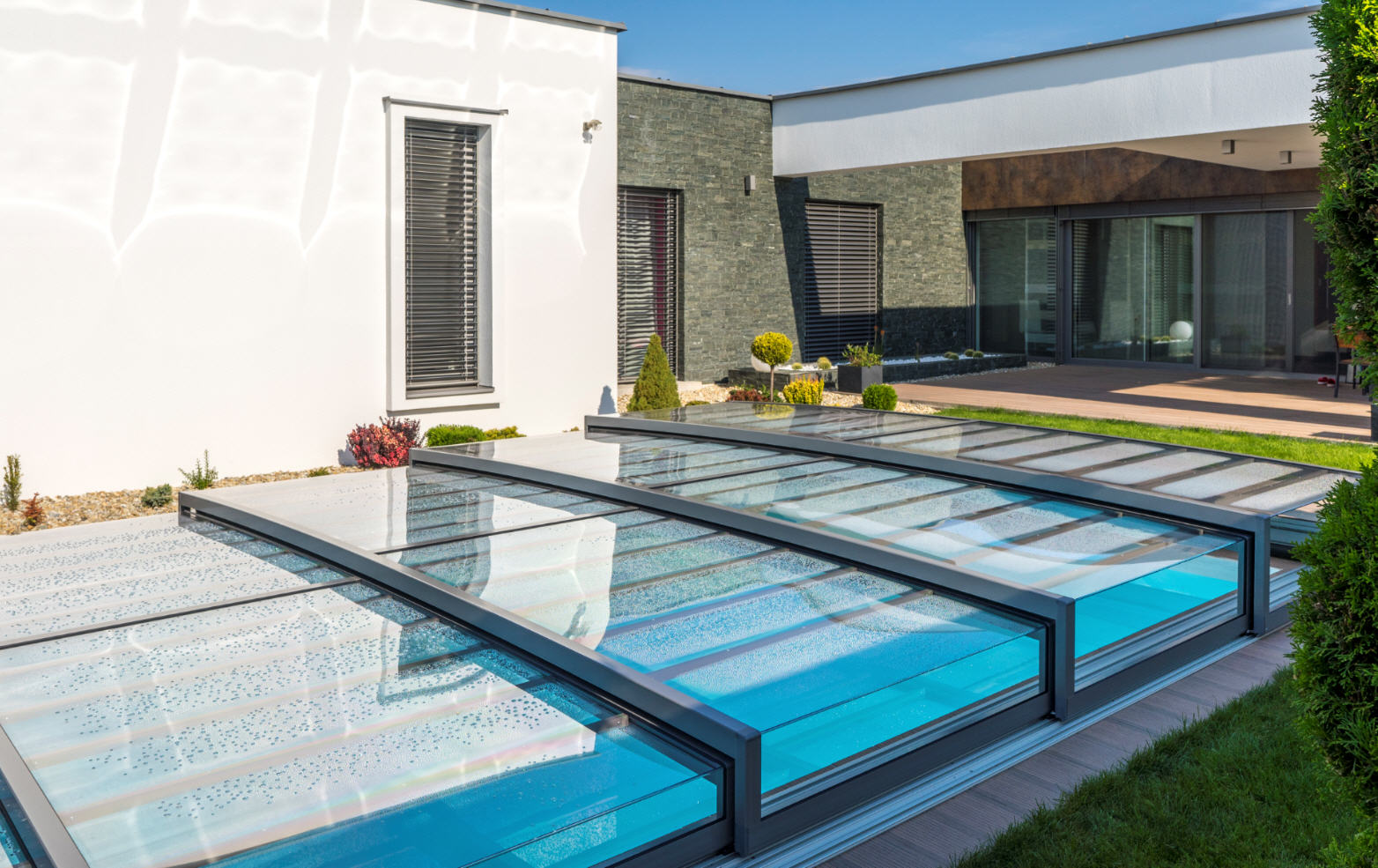 Low-Arched-Telescopic-Pool-Enclosure-Grey-by-Swimex-06